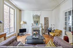 Paris 7th District – A bright and peaceful 3-bed apartment