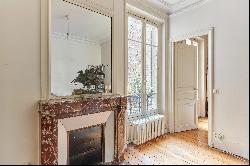 Paris 7th District – A bright and peaceful 3-bed apartment
