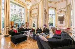 Paris 16th District – A magnificent apartment with a garden