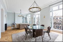 Paris 16th District – An elegant 3-bed apartment with a balcony