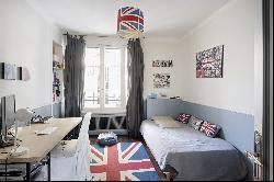 Neuilly-sur-Seine - A 4/5 bed apartment