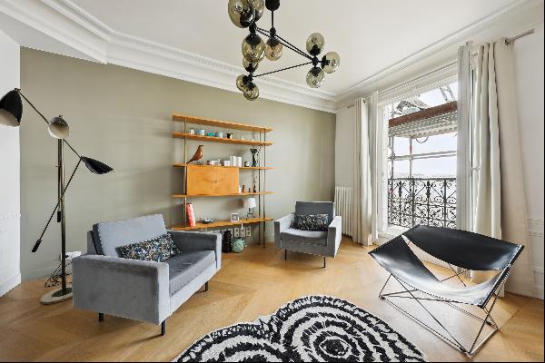 3-room two-bedroom apartment on 5th floor with Eiffel Tower view