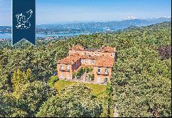 Magnificent Neoclassic-Art-Nouveau style estate with annexes overlooking Lake Varese