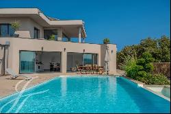 Recent villa of 595sqm with panoramic sea view