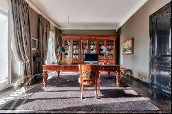 Avenue Montaigne Superb reception apartment