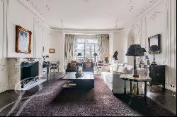 Avenue Montaigne Superb reception apartment