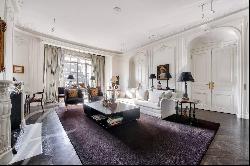 Avenue Montaigne Superb reception apartment