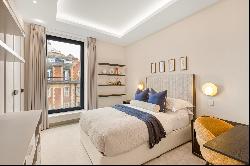 Stunning three-bedroom apartment in Bayswater