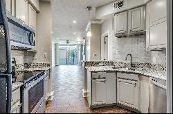 Beautiful and Updated One Bedroom Condo 
