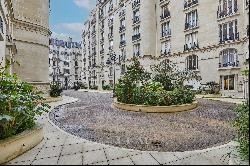 Paris 16th District – A spacious 2-bed apartment