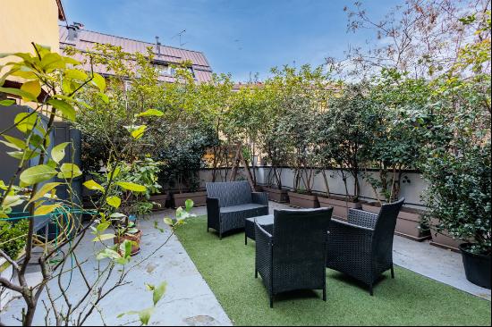 Apartment with terrace in a small detached building