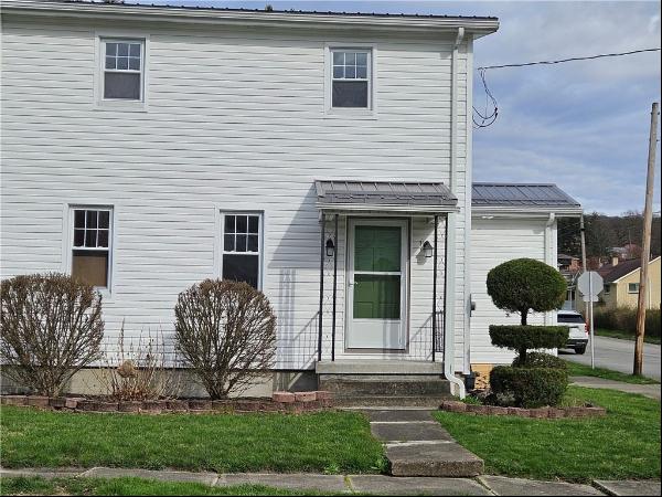 1017 Sycamore St, Connellsville PA 15425