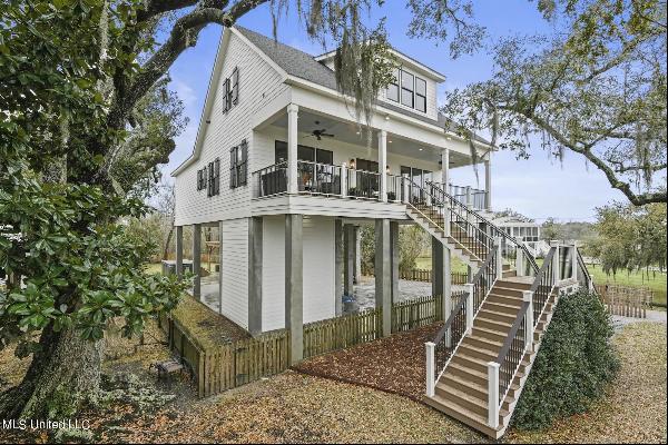 665 N Beach Boulevard, Bay Saint Louis MS 39520