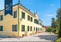 18th-century villa with an outbuilding and Italian-style garden for sale in the heart of V