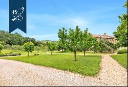 Luxury estate with a farmstead, villa and a cottage for sale in Tuscany, on the Maremma hi