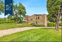 Luxury estate with a farmstead, villa and a cottage for sale in Tuscany, on the Maremma hi