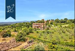 Luxury estate with a farmstead, villa and a cottage for sale in Tuscany, on the Maremma hi