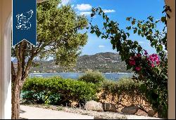 Recently-renovated luxury villa for sale in front the sea in Costa Smeralda