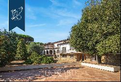 Finely-renovated luxury villa for sale on Tuscany's hills