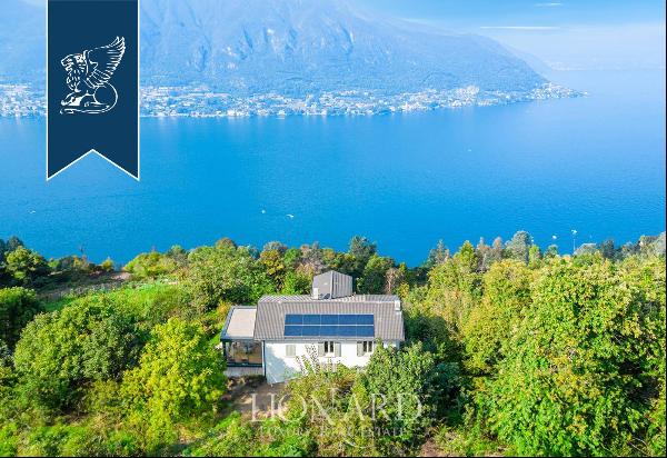 Estate in an elegant, minimal design for sale between Como and Bellagio