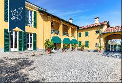 Wonderful historical estate with an outbuilding and two apartments inside over 3 hectares 