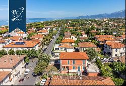 Estate in the centre of Forte dei Marmi, once home to the local police station, for sale