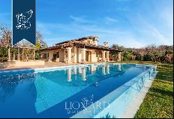Wonderful charming estate with an enchanting portico and a big private garden for sale in 