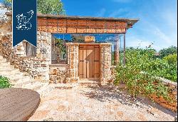 Farm surrounded by centuries-old olive trees and ancient caves for sale in Monopoli, in Pu