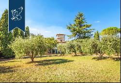 Charming 16th-century estate with a stone tower for sale in the heart of Florence