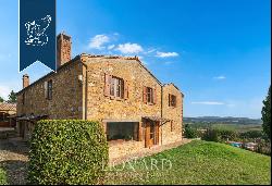 Stunning property with a pool for sale on Siena's hills