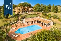 Stunning property with a pool for sale on Siena's hills