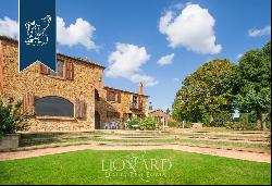 Stunning property with a pool for sale on Siena's hills