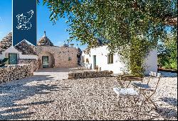Historical 19th-century farm with 3.5 ha of grounds and centuries-old olive trees for sale