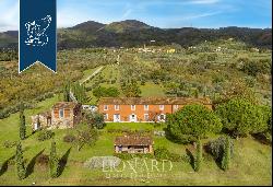 Luxury villa with a pool and volleyball court for sale on Lucca's hills