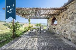 Country villa with a pool for sale on the hills of the Maremma Pisana area, not far from t