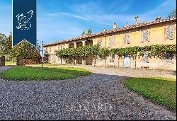 Elegant noble estate composed of a Neoclassic villa, stables and two rural buildings