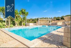 Wonderful complex of two villas with pools and spa for sale in the province of Ragusa