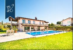 Recently-built villa for sale between the renowned towns of Lazise and Punta San Vigilio