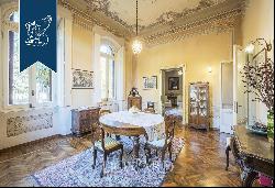 Historical villa with a private park for sale in a context of great privacy in the provinc