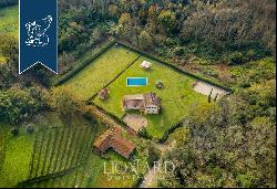 Luxury villa with a pool and a big park for sale on the outskirts of Lucca