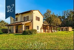 Luxury villa with a pool and a big park for sale on the outskirts of Lucca