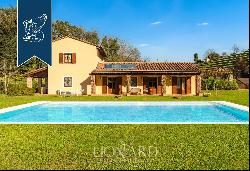 Luxury villa with a pool and a big park for sale on the outskirts of Lucca