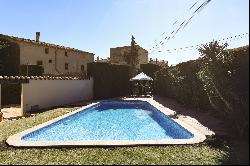 Large country property situated in a tranquil town in central Penedes