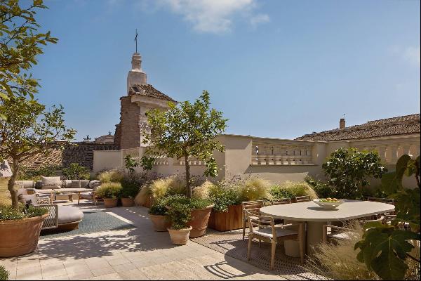 Design apartment with terrace in the Eternal City