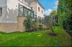 Saint Maur des Fosses. 300sqm villa and 87sqm Anglo-Norman style house