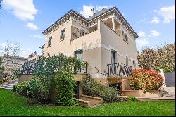 Saint Maur des Fosses. 300sqm villa and 87sqm Anglo-Norman style house