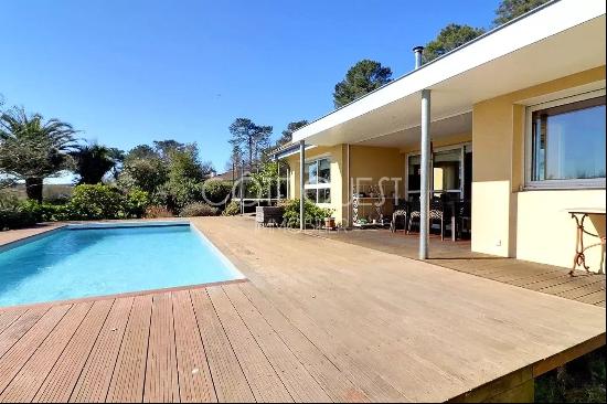 HOSSEGOR - A VILLA WITH A SWIMMING POOL