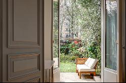 Paris 16th District - A 3-bed apartment with a garden