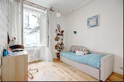 Paris 16th District - A 3-bed apartment with a garden