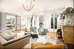 Paris 16th District - A 3-bed apartment with a garden